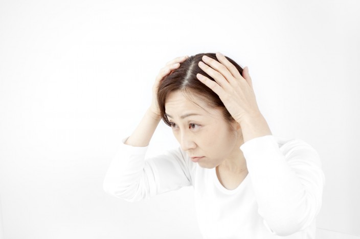 白髪染めアレルギーは想像以上にコワい…どうやってチェックする?