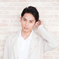 白髪男子必見！“モテる男”は、「白髪ケア」も忘れない