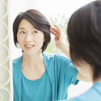 ヘアマニキュアで白髪を染める【メリット＆デメリット】は？