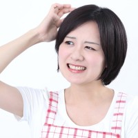 白髪染めで頭皮がかゆい原因は？かゆみへの対処法も紹介！