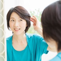 白髪染めで若い自分を手に入れる