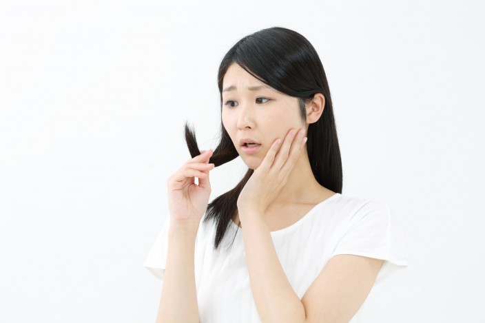 白髪染めによる髪の毛への気になるダメージ